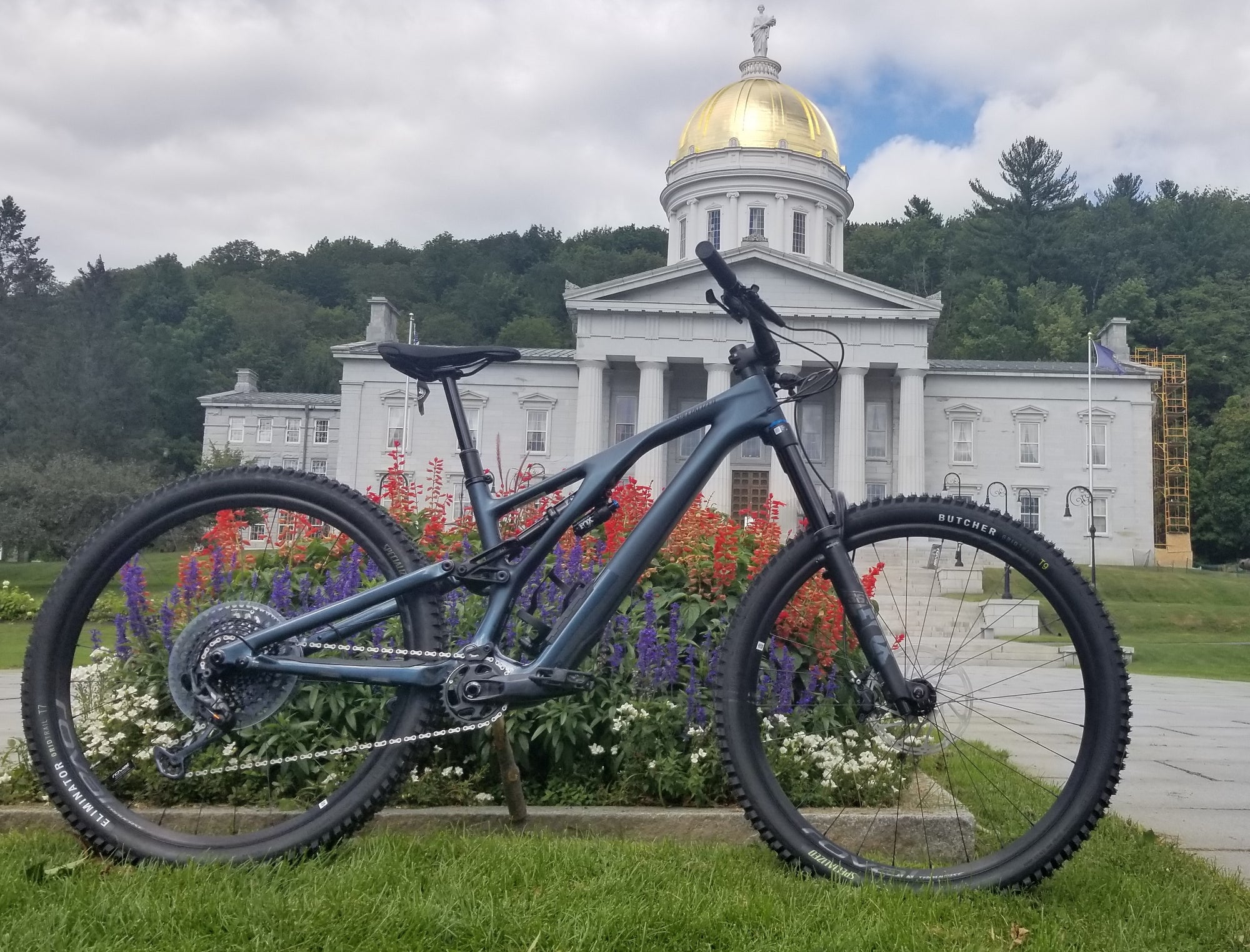 Specialized Full Suspension Bicycle in front of the Montpelier State House